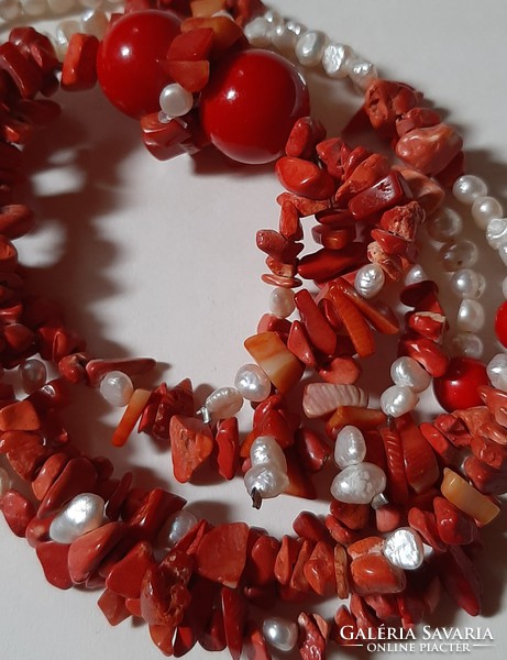 Artdeco style necklace made of coral and cultured pearls!
