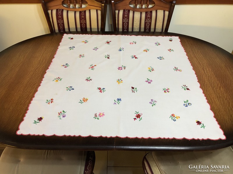 Embroidered tablecloths at a price of 1500 ft!