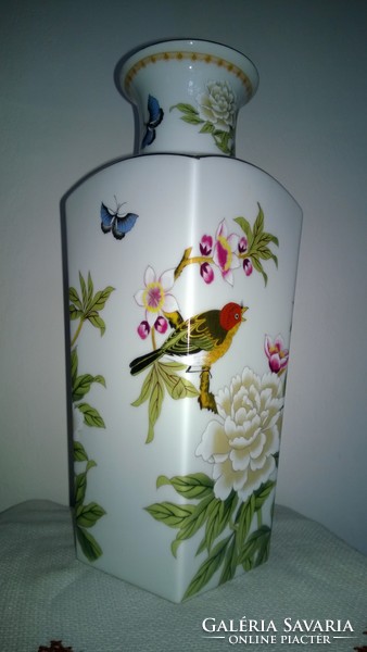 The fabulous Japanese porcelain vase is perfect, 31 cm also for a gift