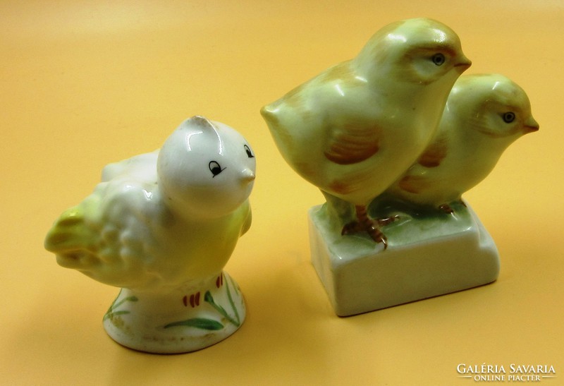 2 porcelain nipps, chicks, 9.5 8.5 cm high.