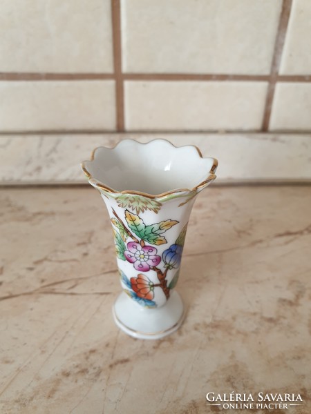 Herend mini vase with Victorian pattern for sale!