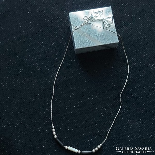 Antik ezüst nyaklánc  925 ös, 40+3 cm hosszú, ezüst gyöngyökkel és kövekkel díszített, elegáns darab