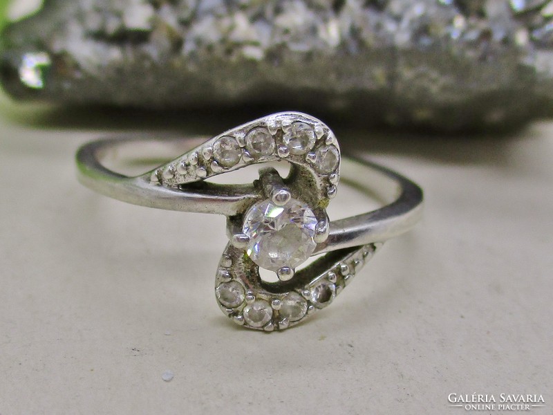 Szépséges ezüst gyűrű  csiszolt kövekkel
