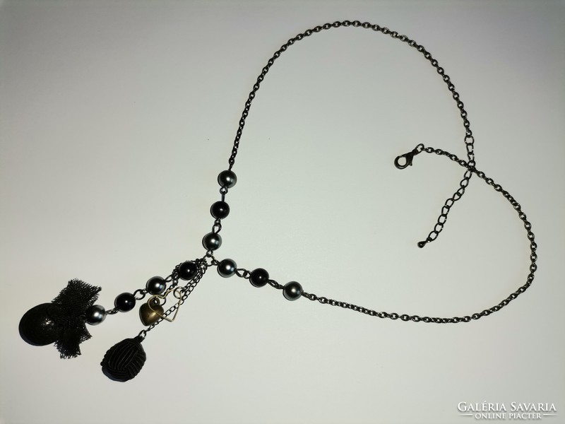 Szép elegáns vintage fekete collier nyaklánc gyöngy csipke szív díszekkel