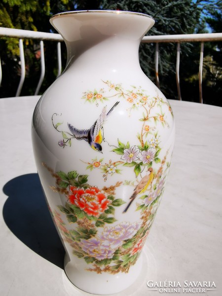 Japanese vase with bird motifs