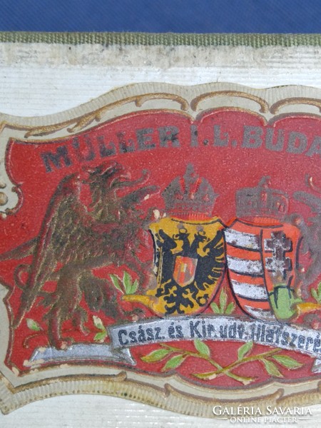 1870 - Antik Müller L.L. Budapest  Csász.és Kir. udv. Illatszerész - textil doboz ,veretes  címer
