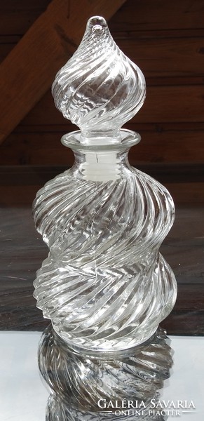 Törökös formájú csavaros tetejű üveg butélia