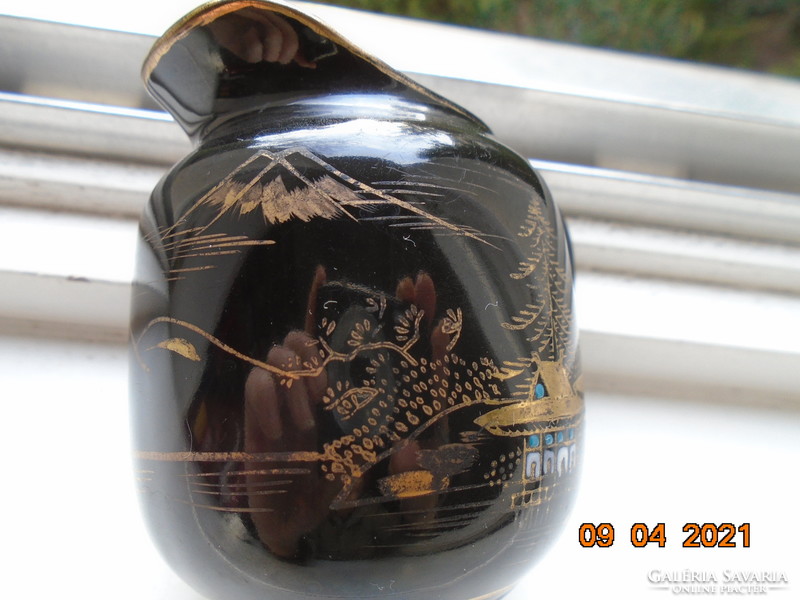 1920 SOKO kézzel festett arany és zománc mintákkal, fekete mázas japán tejszínes kiöntő