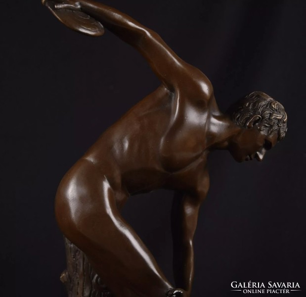 Diszkoszvető férfi akt - bronz szobor műalkotás 
