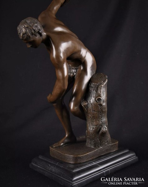 Diszkoszvető férfi akt - bronz szobor műalkotás 