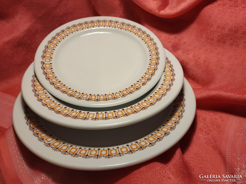 Alföldi porcelain tableware, 18 pieces