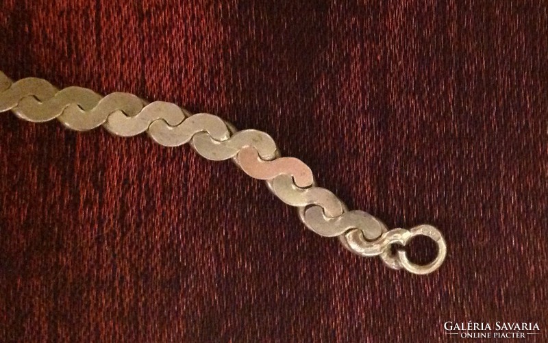 Sheet of silver chain