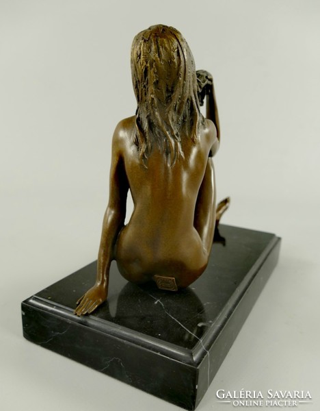 Esztétikus női akt - bronz szobor