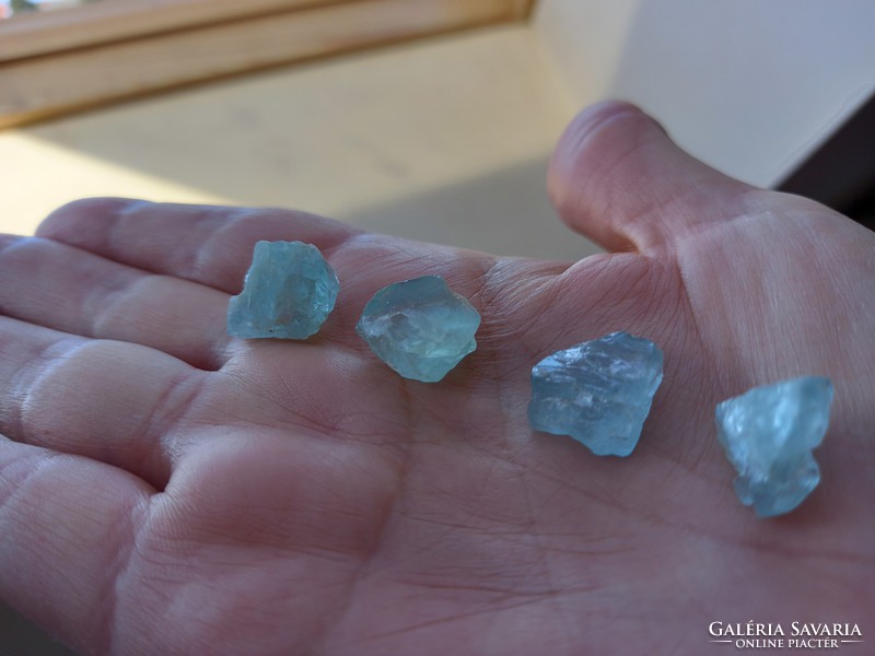 Aquamarine raw gemstones of top quality: up to 10-12 carats