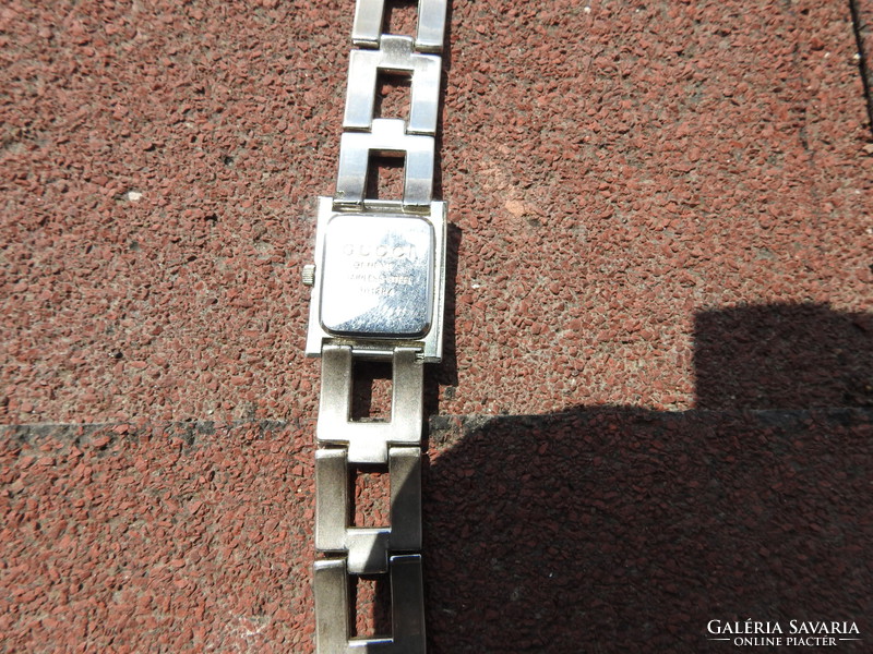 Gucci watch - with original metal strap
