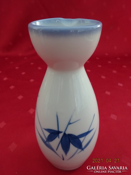Japanese porcelain brandy pouring, height 13 cm. He has!
