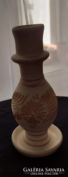 White 18 cm vase with "Korondi" hand carved base