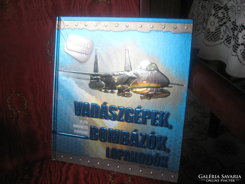 Fighter jets bombers, stealthers 26 x 29 cm, new!