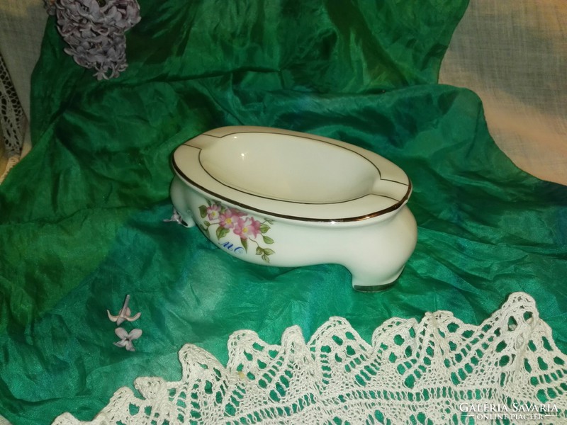 Porcelain ashtray or soap dish....15X5x10cm