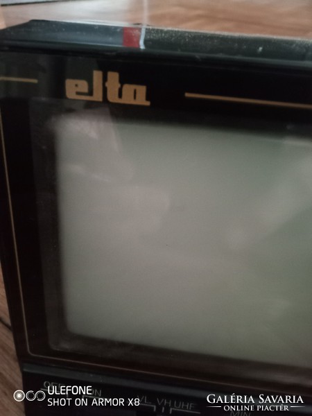 Elta 2200 működő hordozható fekete-fehér 12cm-es televízió az 1970-es évekből