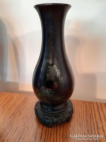 Fekete kínai lakk váza, kézzel festett motivumokkal