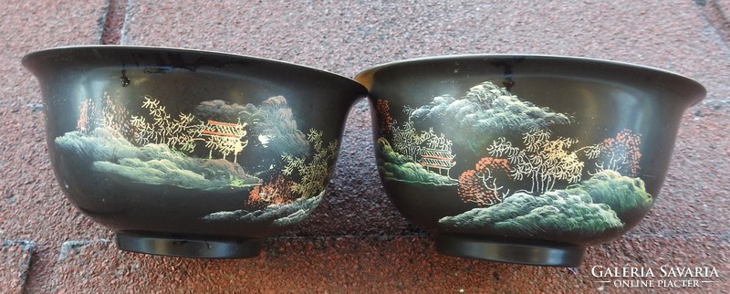 Pair of Japanese rice plates - pair of hand-painted lacquered wooden deep bowls