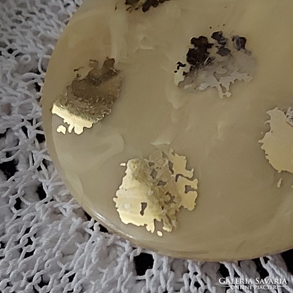 Gyöngyház bross kitűző, 14 karátos arany mintázattal, hibátlan egyedi stílusos darab