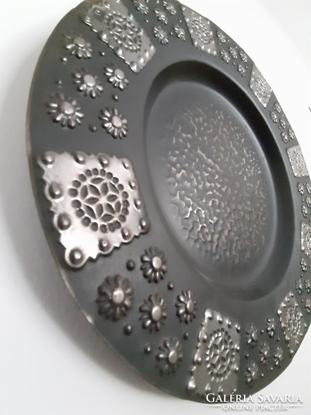 Retro crafts special emboss decorated with floral black silver color metal wall bowl