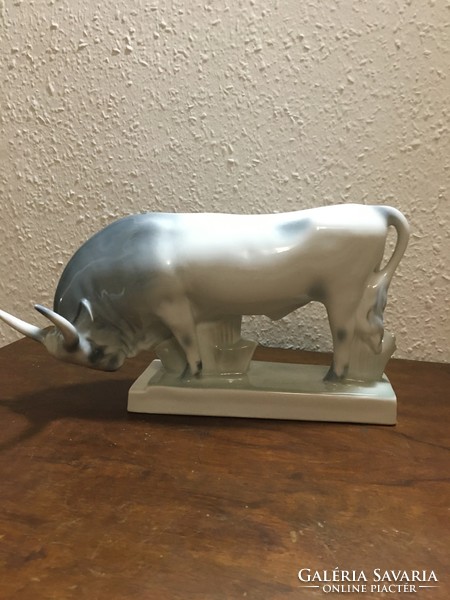Hungarian gray bull Zsolnay