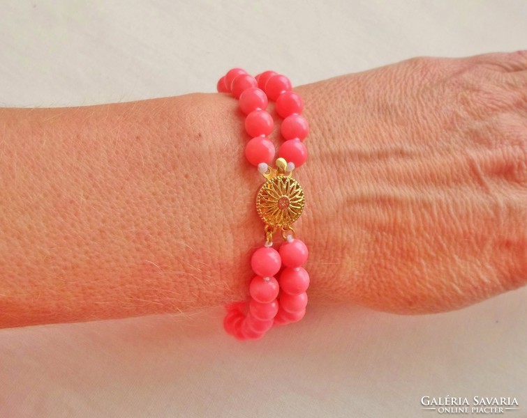 Nice old double row coral bracelet with decorative clasp