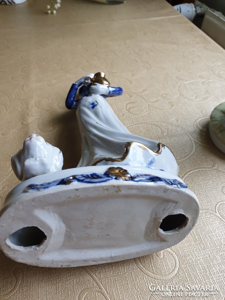 Antik porcelán figura pár, hűséges pár kutyával eladó!