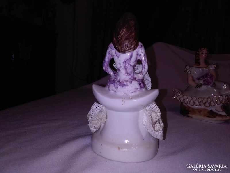 Csipkézett ruhás porcelán hölgy - nipp, figura - három darab együtt