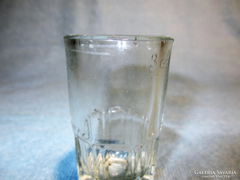3 cl-es üveg pohár régebbi jelzéssel