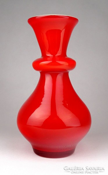 1E386 Mid century piros fújt üveg rétegelt üvegváza 19.5 cm