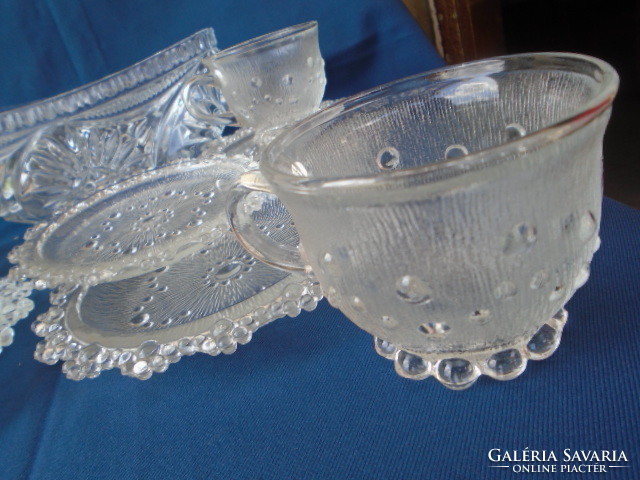 Large polished crystal serving bowl in the shape of a skeleton + 4 glass breakfast set is wonderful