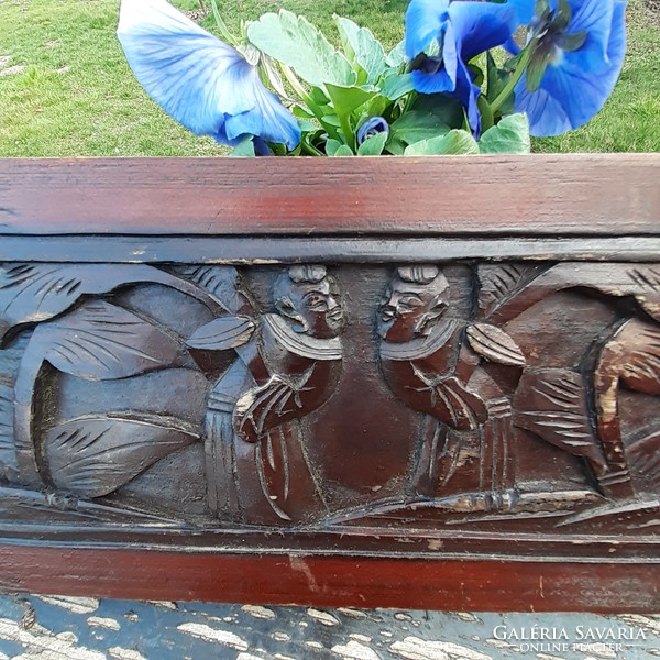 More than 100 years of shanghai wood carving for decoration