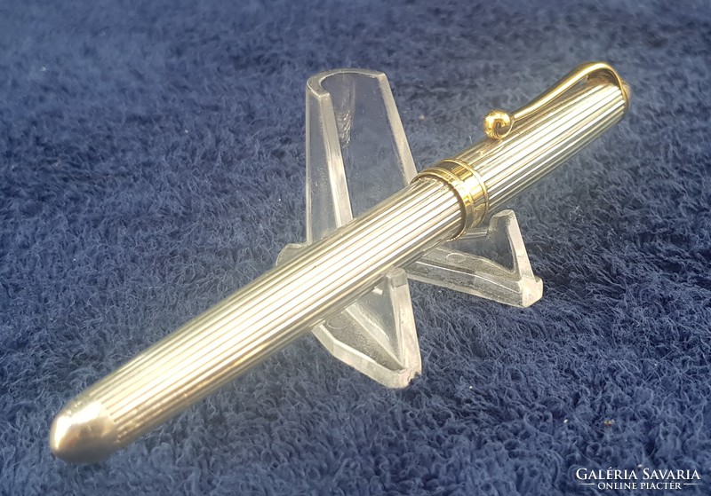Gold-tipped antique silver quill-aurora fountain pen made for fame
