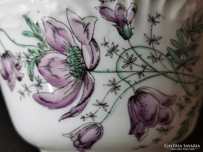 Antik, szecessziós, vastagfalú, porcelán virágos csésze.