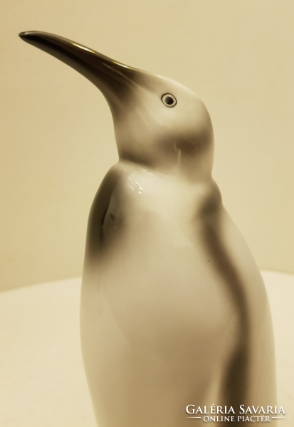 Hollóházi porcelán pingvin.