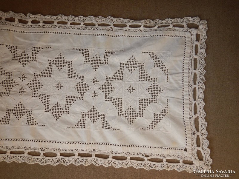 Old tablecloth, sophisticated handwork; 135 x 45 cm