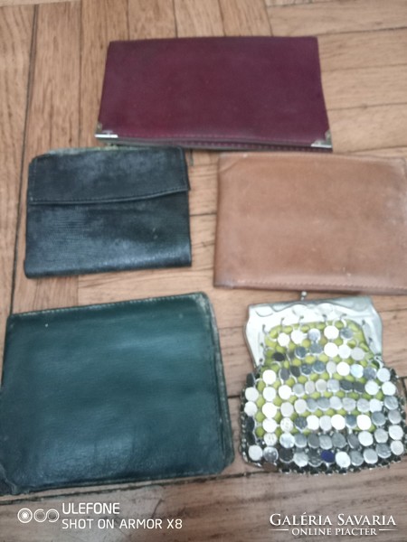 Négy darab pénztárca és egy irattartó az 1970-es évekből