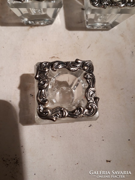 3db kicsi metszett kristályüveg gyertyatartó, ezüst peremmel