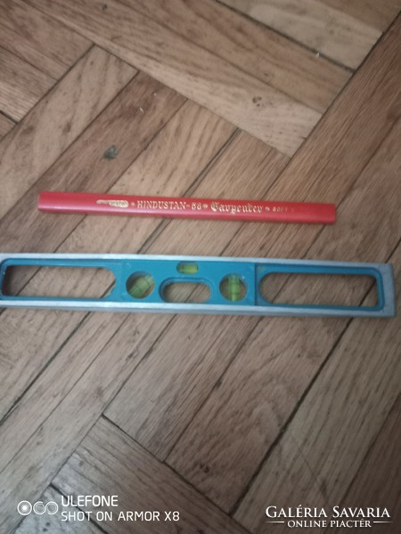 Spirit level and carpenter's pencil from the 1960s