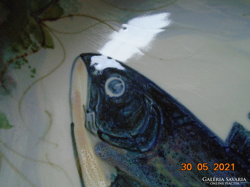 Újszerű Kézzel festett szignós, egyedi színes hal mintás majolika  tál HIGHLAND Skócia  29x7 cm