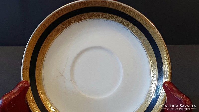 100 éves Hüttl Tivadar porcelán kistányér. Aranyszegélyes csészealj.