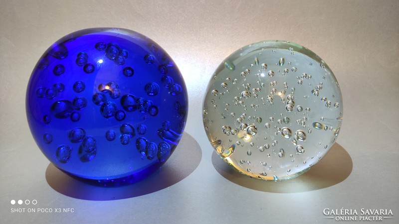Nagy - nagy gömb királykék kristály üveg buborékos levélnehezék asztal dísz nagy méretű