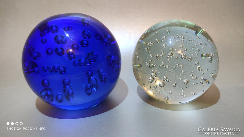Nagy - nagy gömb királykék kristály üveg buborékos levélnehezék asztal dísz nagy méretű