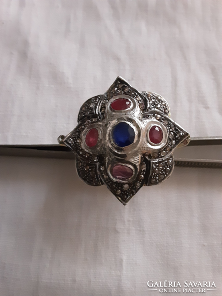 Indiai kézműves ezüst gyűrű gyémántokkal, rubinokkal,  zafírral!
