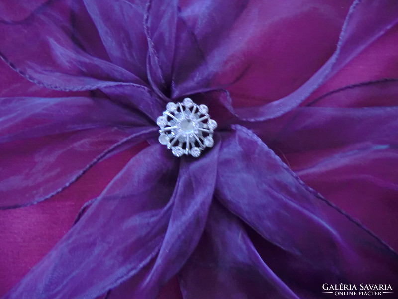 Elegáns lila selyem csak párnahuzat lila organzával köves gombbal  LLB márka 40x40 cm