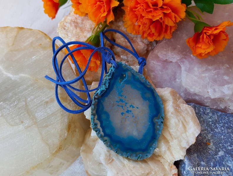 Beautiful real large agate slice pendant on a blue leather strap, topaaa